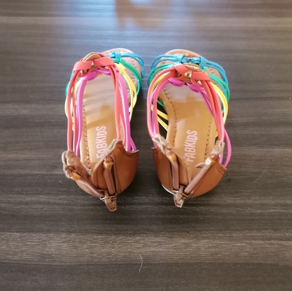 Fab kids sandals size 5 - Picture 2 of 4